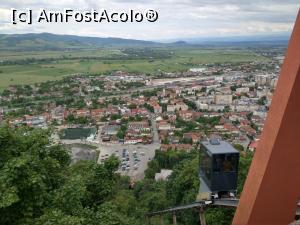 [P01] Din cetatea Devei privim spre oraș și telecabina care ne-a adus sus. » foto by maryka
 - 
<span class="allrVoted glyphicon glyphicon-heart hidden" id="av1233713"></span>
<a class="m-l-10 hidden" id="sv1233713" onclick="voting_Foto_DelVot(,1233713,17970)" role="button">șterge vot <span class="glyphicon glyphicon-remove"></span></a>
<a id="v91233713" class=" c-red"  onclick="voting_Foto_SetVot(1233713)" role="button"><span class="glyphicon glyphicon-heart-empty"></span> <b>LIKE</b> = Votează poza</a> <img class="hidden"  id="f1233713W9" src="/imagini/loader.gif" border="0" /><span class="AjErrMes hidden" id="e1233713ErM"></span>