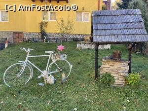 [P18] Casa Sânziana - prin curtea vilei » foto by nicole33
 - 
<span class="allrVoted glyphicon glyphicon-heart hidden" id="av1329171"></span>
<a class="m-l-10 hidden" id="sv1329171" onclick="voting_Foto_DelVot(,1329171,18022)" role="button">șterge vot <span class="glyphicon glyphicon-remove"></span></a>
<a id="v91329171" class=" c-red"  onclick="voting_Foto_SetVot(1329171)" role="button"><span class="glyphicon glyphicon-heart-empty"></span> <b>LIKE</b> = Votează poza</a> <img class="hidden"  id="f1329171W9" src="/imagini/loader.gif" border="0" /><span class="AjErrMes hidden" id="e1329171ErM"></span>