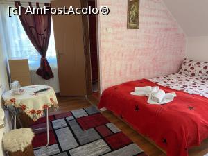 [P07] Casa Sânziana - camera roşie » foto by nicole33
 - 
<span class="allrVoted glyphicon glyphicon-heart hidden" id="av1329160"></span>
<a class="m-l-10 hidden" id="sv1329160" onclick="voting_Foto_DelVot(,1329160,18022)" role="button">șterge vot <span class="glyphicon glyphicon-remove"></span></a>
<a id="v91329160" class=" c-red"  onclick="voting_Foto_SetVot(1329160)" role="button"><span class="glyphicon glyphicon-heart-empty"></span> <b>LIKE</b> = Votează poza</a> <img class="hidden"  id="f1329160W9" src="/imagini/loader.gif" border="0" /><span class="AjErrMes hidden" id="e1329160ErM"></span>