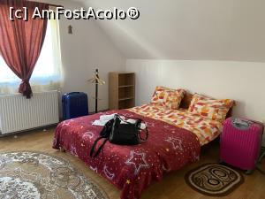 [P09] Casa Sânziana - camera mea » foto by nicole33
 - 
<span class="allrVoted glyphicon glyphicon-heart hidden" id="av1329162"></span>
<a class="m-l-10 hidden" id="sv1329162" onclick="voting_Foto_DelVot(,1329162,18022)" role="button">șterge vot <span class="glyphicon glyphicon-remove"></span></a>
<a id="v91329162" class=" c-red"  onclick="voting_Foto_SetVot(1329162)" role="button"><span class="glyphicon glyphicon-heart-empty"></span> <b>LIKE</b> = Votează poza</a> <img class="hidden"  id="f1329162W9" src="/imagini/loader.gif" border="0" /><span class="AjErrMes hidden" id="e1329162ErM"></span>