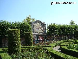 [P17] Cadran solar in Gradina Printilor... din 1731 cu un motto latin si literele A si W, ce se refera la guvernatorul provinciei, William si sotia sa Albertina » foto by mireille
 - 
<span class="allrVoted glyphicon glyphicon-heart hidden" id="av592755"></span>
<a class="m-l-10 hidden" id="sv592755" onclick="voting_Foto_DelVot(,592755,18035)" role="button">șterge vot <span class="glyphicon glyphicon-remove"></span></a>
<a id="v9592755" class=" c-red"  onclick="voting_Foto_SetVot(592755)" role="button"><span class="glyphicon glyphicon-heart-empty"></span> <b>LIKE</b> = Votează poza</a> <img class="hidden"  id="f592755W9" src="/imagini/loader.gif" border="0" /><span class="AjErrMes hidden" id="e592755ErM"></span>