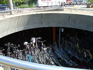 [P07] pe Balconul orasului, sunt mai multe cercuru underground, ce mascheaza parcarea de biciclete... peste 6000 » foto by mireille
 - 
<span class="allrVoted glyphicon glyphicon-heart hidden" id="av592745"></span>
<a class="m-l-10 hidden" id="sv592745" onclick="voting_Foto_DelVot(,592745,18035)" role="button">șterge vot <span class="glyphicon glyphicon-remove"></span></a>
<a id="v9592745" class=" c-red"  onclick="voting_Foto_SetVot(592745)" role="button"><span class="glyphicon glyphicon-heart-empty"></span> <b>LIKE</b> = Votează poza</a> <img class="hidden"  id="f592745W9" src="/imagini/loader.gif" border="0" /><span class="AjErrMes hidden" id="e592745ErM"></span>