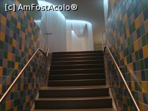 [P23] Sus pe scari apar perdele albe ce ascund exponatele, legate de expozitia... 400 de ani de viata universitara » foto by mireille
 - 
<span class="allrVoted glyphicon glyphicon-heart hidden" id="av713920"></span>
<a class="m-l-10 hidden" id="sv713920" onclick="voting_Foto_DelVot(,713920,18035)" role="button">șterge vot <span class="glyphicon glyphicon-remove"></span></a>
<a id="v9713920" class=" c-red"  onclick="voting_Foto_SetVot(713920)" role="button"><span class="glyphicon glyphicon-heart-empty"></span> <b>LIKE</b> = Votează poza</a> <img class="hidden"  id="f713920W9" src="/imagini/loader.gif" border="0" /><span class="AjErrMes hidden" id="e713920ErM"></span>