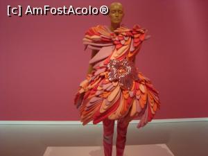[P09] Marga Weimans -o rochie ca o pasare tropicala... super » foto by mireille
 - 
<span class="allrVoted glyphicon glyphicon-heart hidden" id="av713893"></span>
<a class="m-l-10 hidden" id="sv713893" onclick="voting_Foto_DelVot(,713893,18035)" role="button">șterge vot <span class="glyphicon glyphicon-remove"></span></a>
<a id="v9713893" class=" c-red"  onclick="voting_Foto_SetVot(713893)" role="button"><span class="glyphicon glyphicon-heart-empty"></span> <b>LIKE</b> = Votează poza</a> <img class="hidden"  id="f713893W9" src="/imagini/loader.gif" border="0" /><span class="AjErrMes hidden" id="e713893ErM"></span>