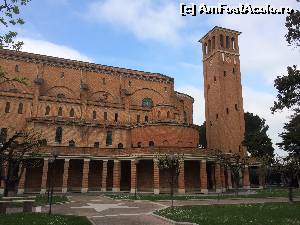 [P01] Monumentul care adaposteste si Casa de la Salle » foto by Aurici
 - 
<span class="allrVoted glyphicon glyphicon-heart hidden" id="av593141"></span>
<a class="m-l-10 hidden" id="sv593141" onclick="voting_Foto_DelVot(,593141,18048)" role="button">șterge vot <span class="glyphicon glyphicon-remove"></span></a>
<a id="v9593141" class=" c-red"  onclick="voting_Foto_SetVot(593141)" role="button"><span class="glyphicon glyphicon-heart-empty"></span> <b>LIKE</b> = Votează poza</a> <img class="hidden"  id="f593141W9" src="/imagini/loader.gif" border="0" /><span class="AjErrMes hidden" id="e593141ErM"></span>