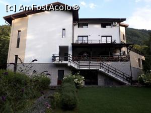 [P10] Pensiunea Casa lacului - vedere dispre grădină » foto by ANILU
 - 
<span class="allrVoted glyphicon glyphicon-heart hidden" id="av990108"></span>
<a class="m-l-10 hidden" id="sv990108" onclick="voting_Foto_DelVot(,990108,18054)" role="button">șterge vot <span class="glyphicon glyphicon-remove"></span></a>
<a id="v9990108" class=" c-red"  onclick="voting_Foto_SetVot(990108)" role="button"><span class="glyphicon glyphicon-heart-empty"></span> <b>LIKE</b> = Votează poza</a> <img class="hidden"  id="f990108W9" src="/imagini/loader.gif" border="0" /><span class="AjErrMes hidden" id="e990108ErM"></span>