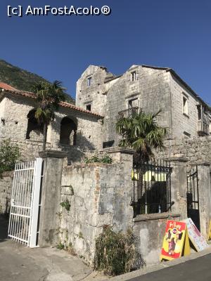 [P23] Prin Perast » foto by krisstinna
 - 
<span class="allrVoted glyphicon glyphicon-heart hidden" id="av1103501"></span>
<a class="m-l-10 hidden" id="sv1103501" onclick="voting_Foto_DelVot(,1103501,18064)" role="button">șterge vot <span class="glyphicon glyphicon-remove"></span></a>
<a id="v91103501" class=" c-red"  onclick="voting_Foto_SetVot(1103501)" role="button"><span class="glyphicon glyphicon-heart-empty"></span> <b>LIKE</b> = Votează poza</a> <img class="hidden"  id="f1103501W9" src="/imagini/loader.gif" border="0" /><span class="AjErrMes hidden" id="e1103501ErM"></span>
