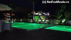 [P04] Piscina, frumos luminata noaptea » foto by Andox
 - 
<span class="allrVoted glyphicon glyphicon-heart hidden" id="av624115"></span>
<a class="m-l-10 hidden" id="sv624115" onclick="voting_Foto_DelVot(,624115,18072)" role="button">șterge vot <span class="glyphicon glyphicon-remove"></span></a>
<a id="v9624115" class=" c-red"  onclick="voting_Foto_SetVot(624115)" role="button"><span class="glyphicon glyphicon-heart-empty"></span> <b>LIKE</b> = Votează poza</a> <img class="hidden"  id="f624115W9" src="/imagini/loader.gif" border="0" /><span class="AjErrMes hidden" id="e624115ErM"></span>