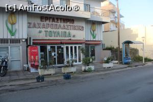 [P48] Rodos, Patiseria Laleaua, Ofertă foarte bună de prăjituri și produse de patiserie și stația de autobuz, cea albastră » foto by mprofeanu
 - 
<span class="allrVoted glyphicon glyphicon-heart hidden" id="av1419177"></span>
<a class="m-l-10 hidden" id="sv1419177" onclick="voting_Foto_DelVot(,1419177,18075)" role="button">șterge vot <span class="glyphicon glyphicon-remove"></span></a>
<a id="v91419177" class=" c-red"  onclick="voting_Foto_SetVot(1419177)" role="button"><span class="glyphicon glyphicon-heart-empty"></span> <b>LIKE</b> = Votează poza</a> <img class="hidden"  id="f1419177W9" src="/imagini/loader.gif" border="0" /><span class="AjErrMes hidden" id="e1419177ErM"></span>