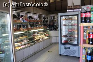 [P49] Rodos, Patiseria Laleaua, Vitrina cu bunătăți » foto by mprofeanu
 - 
<span class="allrVoted glyphicon glyphicon-heart hidden" id="av1419178"></span>
<a class="m-l-10 hidden" id="sv1419178" onclick="voting_Foto_DelVot(,1419178,18075)" role="button">șterge vot <span class="glyphicon glyphicon-remove"></span></a>
<a id="v91419178" class=" c-red"  onclick="voting_Foto_SetVot(1419178)" role="button"><span class="glyphicon glyphicon-heart-empty"></span> <b>LIKE</b> = Votează poza</a> <img class="hidden"  id="f1419178W9" src="/imagini/loader.gif" border="0" /><span class="AjErrMes hidden" id="e1419178ErM"></span>