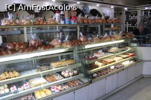 [P50] Rodos, Patiseria Laleaua, Vitrina cu bunătăți » foto by mprofeanu
 - 
<span class="allrVoted glyphicon glyphicon-heart hidden" id="av1419179"></span>
<a class="m-l-10 hidden" id="sv1419179" onclick="voting_Foto_DelVot(,1419179,18075)" role="button">șterge vot <span class="glyphicon glyphicon-remove"></span></a>
<a id="v91419179" class=" c-red"  onclick="voting_Foto_SetVot(1419179)" role="button"><span class="glyphicon glyphicon-heart-empty"></span> <b>LIKE</b> = Votează poza</a> <img class="hidden"  id="f1419179W9" src="/imagini/loader.gif" border="0" /><span class="AjErrMes hidden" id="e1419179ErM"></span>