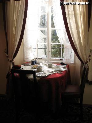 [P13] Masa cocheta; vedere spre strada.  » foto by Cucu Bau
 - 
<span class="allrVoted glyphicon glyphicon-heart hidden" id="av595411"></span>
<a class="m-l-10 hidden" id="sv595411" onclick="voting_Foto_DelVot(,595411,18078)" role="button">șterge vot <span class="glyphicon glyphicon-remove"></span></a>
<a id="v9595411" class=" c-red"  onclick="voting_Foto_SetVot(595411)" role="button"><span class="glyphicon glyphicon-heart-empty"></span> <b>LIKE</b> = Votează poza</a> <img class="hidden"  id="f595411W9" src="/imagini/loader.gif" border="0" /><span class="AjErrMes hidden" id="e595411ErM"></span>