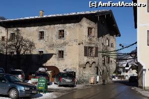 [P04] Aşa arată primăria pe dinafară. Arhitectural a fost păstrată ca acum 100 de an, doar ferestrele şi uşile au fost schimbate.  » foto by Utube
 - 
<span class="allrVoted glyphicon glyphicon-heart hidden" id="av596074"></span>
<a class="m-l-10 hidden" id="sv596074" onclick="voting_Foto_DelVot(,596074,18091)" role="button">șterge vot <span class="glyphicon glyphicon-remove"></span></a>
<a id="v9596074" class=" c-red"  onclick="voting_Foto_SetVot(596074)" role="button"><span class="glyphicon glyphicon-heart-empty"></span> <b>LIKE</b> = Votează poza</a> <img class="hidden"  id="f596074W9" src="/imagini/loader.gif" border="0" /><span class="AjErrMes hidden" id="e596074ErM"></span>