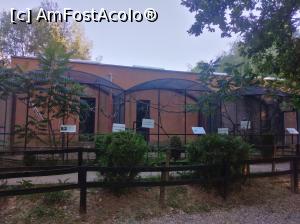 [P18] Zoo Pitești, cuștile păsărilor exotice » foto by Mioritik
 - 
<span class="allrVoted glyphicon glyphicon-heart hidden" id="av1363384"></span>
<a class="m-l-10 hidden" id="sv1363384" onclick="voting_Foto_DelVot(,1363384,18092)" role="button">șterge vot <span class="glyphicon glyphicon-remove"></span></a>
<a id="v91363384" class=" c-red"  onclick="voting_Foto_SetVot(1363384)" role="button"><span class="glyphicon glyphicon-heart-empty"></span> <b>LIKE</b> = Votează poza</a> <img class="hidden"  id="f1363384W9" src="/imagini/loader.gif" border="0" /><span class="AjErrMes hidden" id="e1363384ErM"></span>