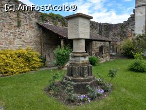 [P22] Monument în interiorul mânăstirii. » foto by maryka
 - 
<span class="allrVoted glyphicon glyphicon-heart hidden" id="av1297003"></span>
<a class="m-l-10 hidden" id="sv1297003" onclick="voting_Foto_DelVot(,1297003,18101)" role="button">șterge vot <span class="glyphicon glyphicon-remove"></span></a>
<a id="v91297003" class=" c-red"  onclick="voting_Foto_SetVot(1297003)" role="button"><span class="glyphicon glyphicon-heart-empty"></span> <b>LIKE</b> = Votează poza</a> <img class="hidden"  id="f1297003W9" src="/imagini/loader.gif" border="0" /><span class="AjErrMes hidden" id="e1297003ErM"></span>