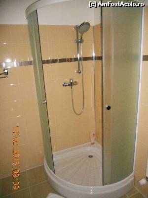[P05] cabina de dus, moderna » foto by zlatna
 - 
<span class="allrVoted glyphicon glyphicon-heart hidden" id="av596932"></span>
<a class="m-l-10 hidden" id="sv596932" onclick="voting_Foto_DelVot(,596932,18104)" role="button">șterge vot <span class="glyphicon glyphicon-remove"></span></a>
<a id="v9596932" class=" c-red"  onclick="voting_Foto_SetVot(596932)" role="button"><span class="glyphicon glyphicon-heart-empty"></span> <b>LIKE</b> = Votează poza</a> <img class="hidden"  id="f596932W9" src="/imagini/loader.gif" border="0" /><span class="AjErrMes hidden" id="e596932ErM"></span>