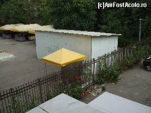 [P05] Vedere din spatele hotelului, se observă, în partea dreaptă, cele câteva locuri de parcare.  » foto by crima
 - 
<span class="allrVoted glyphicon glyphicon-heart hidden" id="av597709"></span>
<a class="m-l-10 hidden" id="sv597709" onclick="voting_Foto_DelVot(,597709,18114)" role="button">șterge vot <span class="glyphicon glyphicon-remove"></span></a>
<a id="v9597709" class=" c-red"  onclick="voting_Foto_SetVot(597709)" role="button"><span class="glyphicon glyphicon-heart-empty"></span> <b>LIKE</b> = Votează poza</a> <img class="hidden"  id="f597709W9" src="/imagini/loader.gif" border="0" /><span class="AjErrMes hidden" id="e597709ErM"></span>