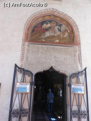 [P26] Palatul Brâncovenesc de la Mogoșoaia - Intrarea în biserică. » foto by iulianic
 - 
<span class="allrVoted glyphicon glyphicon-heart hidden" id="av1420715"></span>
<a class="m-l-10 hidden" id="sv1420715" onclick="voting_Foto_DelVot(,1420715,18120)" role="button">șterge vot <span class="glyphicon glyphicon-remove"></span></a>
<a id="v91420715" class=" c-red"  onclick="voting_Foto_SetVot(1420715)" role="button"><span class="glyphicon glyphicon-heart-empty"></span> <b>LIKE</b> = Votează poza</a> <img class="hidden"  id="f1420715W9" src="/imagini/loader.gif" border="0" /><span class="AjErrMes hidden" id="e1420715ErM"></span>