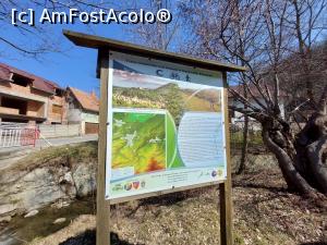 [P33] Panou cu traseele turistice din zonă. » foto by maryka
 - 
<span class="allrVoted glyphicon glyphicon-heart hidden" id="av1289017"></span>
<a class="m-l-10 hidden" id="sv1289017" onclick="voting_Foto_DelVot(,1289017,18124)" role="button">șterge vot <span class="glyphicon glyphicon-remove"></span></a>
<a id="v91289017" class=" c-red"  onclick="voting_Foto_SetVot(1289017)" role="button"><span class="glyphicon glyphicon-heart-empty"></span> <b>LIKE</b> = Votează poza</a> <img class="hidden"  id="f1289017W9" src="/imagini/loader.gif" border="0" /><span class="AjErrMes hidden" id="e1289017ErM"></span>