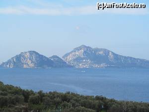 [P03] Insula Capri admirata dimineata de pe terasa vilei » foto by AlinaP*
 - 
<span class="allrVoted glyphicon glyphicon-heart hidden" id="av605440"></span>
<a class="m-l-10 hidden" id="sv605440" onclick="voting_Foto_DelVot(,605440,18199)" role="button">șterge vot <span class="glyphicon glyphicon-remove"></span></a>
<a id="v9605440" class=" c-red"  onclick="voting_Foto_SetVot(605440)" role="button"><span class="glyphicon glyphicon-heart-empty"></span> <b>LIKE</b> = Votează poza</a> <img class="hidden"  id="f605440W9" src="/imagini/loader.gif" border="0" /><span class="AjErrMes hidden" id="e605440ErM"></span>