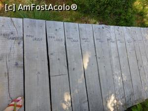 [P04] Pe scandurile din care este realizata aleea tematica din tinov sunt inscriptionate numele persoanelor din Corund care au donat bani pentru alee.  » foto by Bia710
 - 
<span class="allrVoted glyphicon glyphicon-heart hidden" id="av773921"></span>
<a class="m-l-10 hidden" id="sv773921" onclick="voting_Foto_DelVot(,773921,18215)" role="button">șterge vot <span class="glyphicon glyphicon-remove"></span></a>
<a id="v9773921" class=" c-red"  onclick="voting_Foto_SetVot(773921)" role="button"><span class="glyphicon glyphicon-heart-empty"></span> <b>LIKE</b> = Votează poza</a> <img class="hidden"  id="f773921W9" src="/imagini/loader.gif" border="0" /><span class="AjErrMes hidden" id="e773921ErM"></span>