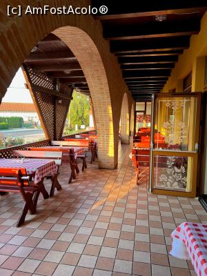 [P09] Terasa acoperita a restaurantului » foto by Trank
 - 
<span class="allrVoted glyphicon glyphicon-heart hidden" id="av1369710"></span>
<a class="m-l-10 hidden" id="sv1369710" onclick="voting_Foto_DelVot(,1369710,18217)" role="button">șterge vot <span class="glyphicon glyphicon-remove"></span></a>
<a id="v91369710" class=" c-red"  onclick="voting_Foto_SetVot(1369710)" role="button"><span class="glyphicon glyphicon-heart-empty"></span> <b>LIKE</b> = Votează poza</a> <img class="hidden"  id="f1369710W9" src="/imagini/loader.gif" border="0" /><span class="AjErrMes hidden" id="e1369710ErM"></span>