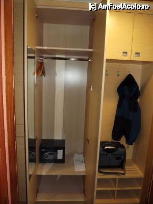 [P10] Garni Hotel Centar [Novi Sad] - dulapurile din hol » foto by Dragoș_MD
 - 
<span class="allrVoted glyphicon glyphicon-heart hidden" id="av611926"></span>
<a class="m-l-10 hidden" id="sv611926" onclick="voting_Foto_DelVot(,611926,18242)" role="button">șterge vot <span class="glyphicon glyphicon-remove"></span></a>
<a id="v9611926" class=" c-red"  onclick="voting_Foto_SetVot(611926)" role="button"><span class="glyphicon glyphicon-heart-empty"></span> <b>LIKE</b> = Votează poza</a> <img class="hidden"  id="f611926W9" src="/imagini/loader.gif" border="0" /><span class="AjErrMes hidden" id="e611926ErM"></span>