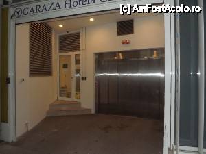 [P03] Garni Hotel Centar [Novi Sad] - detaliu intrare garaj și ușa de serviciu » foto by Dragoș_MD
 - 
<span class="allrVoted glyphicon glyphicon-heart hidden" id="av611919"></span>
<a class="m-l-10 hidden" id="sv611919" onclick="voting_Foto_DelVot(,611919,18242)" role="button">șterge vot <span class="glyphicon glyphicon-remove"></span></a>
<a id="v9611919" class=" c-red"  onclick="voting_Foto_SetVot(611919)" role="button"><span class="glyphicon glyphicon-heart-empty"></span> <b>LIKE</b> = Votează poza</a> <img class="hidden"  id="f611919W9" src="/imagini/loader.gif" border="0" /><span class="AjErrMes hidden" id="e611919ErM"></span>