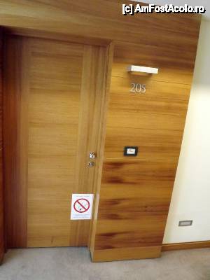[P07] Garni Hotel Centar [Novi Sad] - intrarea camerei » foto by Dragoș_MD
 - 
<span class="allrVoted glyphicon glyphicon-heart hidden" id="av611923"></span>
<a class="m-l-10 hidden" id="sv611923" onclick="voting_Foto_DelVot(,611923,18242)" role="button">șterge vot <span class="glyphicon glyphicon-remove"></span></a>
<a id="v9611923" class=" c-red"  onclick="voting_Foto_SetVot(611923)" role="button"><span class="glyphicon glyphicon-heart-empty"></span> <b>LIKE</b> = Votează poza</a> <img class="hidden"  id="f611923W9" src="/imagini/loader.gif" border="0" /><span class="AjErrMes hidden" id="e611923ErM"></span>