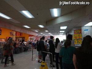 [P45] in supermarket, zona unde poti servi masa, la preturi 1300-2300 coloni (2,5-4,5 $). Pe langa turisti, clienti sunt salariatii companiilor, care primesc tichete de masa, pt a lua pranzul, in pauza de masa » foto by grecudoina
 - 
<span class="allrVoted glyphicon glyphicon-heart hidden" id="av609844"></span>
<a class="m-l-10 hidden" id="sv609844" onclick="voting_Foto_DelVot(,609844,18270)" role="button">șterge vot <span class="glyphicon glyphicon-remove"></span></a>
<a id="v9609844" class=" c-red"  onclick="voting_Foto_SetVot(609844)" role="button"><span class="glyphicon glyphicon-heart-empty"></span> <b>LIKE</b> = Votează poza</a> <img class="hidden"  id="f609844W9" src="/imagini/loader.gif" border="0" /><span class="AjErrMes hidden" id="e609844ErM"></span>