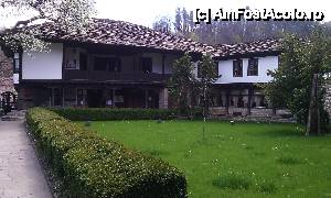 [P16] Muzeul artei în lemn Daskalov - Tryavna, situat într-o casă construită în anul 1804, cu acoperiș de ardezie.  » foto by FlorinAndrei
 - 
<span class="allrVoted glyphicon glyphicon-heart hidden" id="av611880"></span>
<a class="m-l-10 hidden" id="sv611880" onclick="voting_Foto_DelVot(,611880,18324)" role="button">șterge vot <span class="glyphicon glyphicon-remove"></span></a>
<a id="v9611880" class=" c-red"  onclick="voting_Foto_SetVot(611880)" role="button"><span class="glyphicon glyphicon-heart-empty"></span> <b>LIKE</b> = Votează poza</a> <img class="hidden"  id="f611880W9" src="/imagini/loader.gif" border="0" /><span class="AjErrMes hidden" id="e611880ErM"></span>