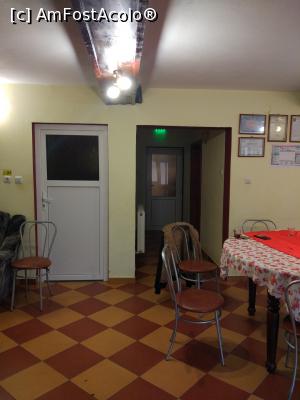 [P18] in stanga usa de la baia cu doua cabine si in dreapta holul catre camara, terasa si bucatarie » foto by corinamaria
 - 
<span class="allrVoted glyphicon glyphicon-heart hidden" id="av934082"></span>
<a class="m-l-10 hidden" id="sv934082" onclick="voting_Foto_DelVot(,934082,18338)" role="button">șterge vot <span class="glyphicon glyphicon-remove"></span></a>
<a id="v9934082" class=" c-red"  onclick="voting_Foto_SetVot(934082)" role="button"><span class="glyphicon glyphicon-heart-empty"></span> <b>LIKE</b> = Votează poza</a> <img class="hidden"  id="f934082W9" src="/imagini/loader.gif" border="0" /><span class="AjErrMes hidden" id="e934082ErM"></span>