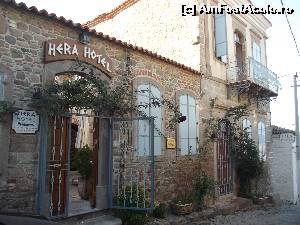 [P01] Hotel Hera-intrarea principala » foto by chrisstina
 - 
<span class="allrVoted glyphicon glyphicon-heart hidden" id="av613206"></span>
<a class="m-l-10 hidden" id="sv613206" onclick="voting_Foto_DelVot(,613206,18343)" role="button">șterge vot <span class="glyphicon glyphicon-remove"></span></a>
<a id="v9613206" class=" c-red"  onclick="voting_Foto_SetVot(613206)" role="button"><span class="glyphicon glyphicon-heart-empty"></span> <b>LIKE</b> = Votează poza</a> <img class="hidden"  id="f613206W9" src="/imagini/loader.gif" border="0" /><span class="AjErrMes hidden" id="e613206ErM"></span>