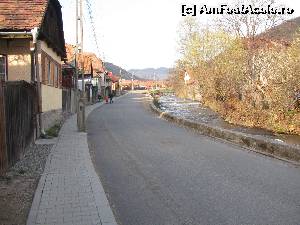 [P11] Intre pensiunea 'Csur' si 'Anita' este o scurtatura, aceasta strada pe care am descoperit o pensiune-muzeu, 'Stefania'.  » foto by PPP974273
 - 
<span class="allrVoted glyphicon glyphicon-heart hidden" id="av613341"></span>
<a class="m-l-10 hidden" id="sv613341" onclick="voting_Foto_DelVot(,613341,18347)" role="button">șterge vot <span class="glyphicon glyphicon-remove"></span></a>
<a id="v9613341" class=" c-red"  onclick="voting_Foto_SetVot(613341)" role="button"><span class="glyphicon glyphicon-heart-empty"></span> <b>LIKE</b> = Votează poza</a> <img class="hidden"  id="f613341W9" src="/imagini/loader.gif" border="0" /><span class="AjErrMes hidden" id="e613341ErM"></span>
