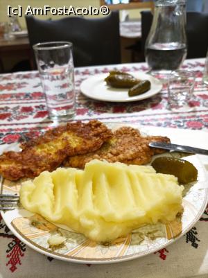 [P18] cina, prima seară » foto by Daniela H
 - 
<span class="allrVoted glyphicon glyphicon-heart hidden" id="av1362640"></span>
<a class="m-l-10 hidden" id="sv1362640" onclick="voting_Foto_DelVot(,1362640,18351)" role="button">șterge vot <span class="glyphicon glyphicon-remove"></span></a>
<a id="v91362640" class=" c-red"  onclick="voting_Foto_SetVot(1362640)" role="button"><span class="glyphicon glyphicon-heart-empty"></span> <b>LIKE</b> = Votează poza</a> <img class="hidden"  id="f1362640W9" src="/imagini/loader.gif" border="0" /><span class="AjErrMes hidden" id="e1362640ErM"></span>