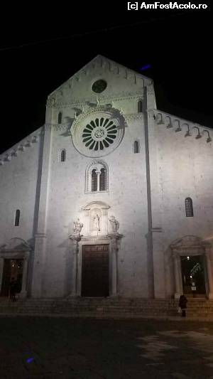 [P17] Catedraka din Bari » foto by #anca*
 - 
<span class="allrVoted glyphicon glyphicon-heart hidden" id="av614013"></span>
<a class="m-l-10 hidden" id="sv614013" onclick="voting_Foto_DelVot(,614013,18355)" role="button">șterge vot <span class="glyphicon glyphicon-remove"></span></a>
<a id="v9614013" class=" c-red"  onclick="voting_Foto_SetVot(614013)" role="button"><span class="glyphicon glyphicon-heart-empty"></span> <b>LIKE</b> = Votează poza</a> <img class="hidden"  id="f614013W9" src="/imagini/loader.gif" border="0" /><span class="AjErrMes hidden" id="e614013ErM"></span>