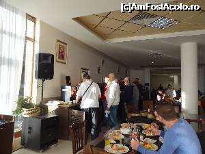[P15] Coada la cafea » foto by fanespoitorul
 - 
<span class="allrVoted glyphicon glyphicon-heart hidden" id="av703438"></span>
<a class="m-l-10 hidden" id="sv703438" onclick="voting_Foto_DelVot(,703438,18359)" role="button">șterge vot <span class="glyphicon glyphicon-remove"></span></a>
<a id="v9703438" class=" c-red"  onclick="voting_Foto_SetVot(703438)" role="button"><span class="glyphicon glyphicon-heart-empty"></span> <b>LIKE</b> = Votează poza</a> <img class="hidden"  id="f703438W9" src="/imagini/loader.gif" border="0" /><span class="AjErrMes hidden" id="e703438ErM"></span>