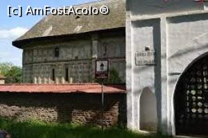 [P23] La ieşire din biserică o ultimă privire asupra zidului fortificat, clopotniţă şi intrarea în lăcaş » foto by Michi
 - 
<span class="allrVoted glyphicon glyphicon-heart hidden" id="av1339431"></span>
<a class="m-l-10 hidden" id="sv1339431" onclick="voting_Foto_DelVot(,1339431,18373)" role="button">șterge vot <span class="glyphicon glyphicon-remove"></span></a>
<a id="v91339431" class=" c-red"  onclick="voting_Foto_SetVot(1339431)" role="button"><span class="glyphicon glyphicon-heart-empty"></span> <b>LIKE</b> = Votează poza</a> <img class="hidden"  id="f1339431W9" src="/imagini/loader.gif" border="0" /><span class="AjErrMes hidden" id="e1339431ErM"></span>