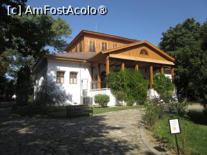 [P02] Conacul Goleşti » foto by Michi
 - 
<span class="allrVoted glyphicon glyphicon-heart hidden" id="av1391633"></span>
<a class="m-l-10 hidden" id="sv1391633" onclick="voting_Foto_DelVot(,1391633,18373)" role="button">șterge vot <span class="glyphicon glyphicon-remove"></span></a>
<a id="v91391633" class=" c-red"  onclick="voting_Foto_SetVot(1391633)" role="button"><span class="glyphicon glyphicon-heart-empty"></span> <b>LIKE</b> = Votează poza</a> <img class="hidden"  id="f1391633W9" src="/imagini/loader.gif" border="0" /><span class="AjErrMes hidden" id="e1391633ErM"></span>