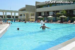 [P02] Piscina cea mare » foto by andreichis
 - 
<span class="allrVoted glyphicon glyphicon-heart hidden" id="av633865"></span>
<a class="m-l-10 hidden" id="sv633865" onclick="voting_Foto_DelVot(,633865,18381)" role="button">șterge vot <span class="glyphicon glyphicon-remove"></span></a>
<a id="v9633865" class=" c-red"  onclick="voting_Foto_SetVot(633865)" role="button"><span class="glyphicon glyphicon-heart-empty"></span> <b>LIKE</b> = Votează poza</a> <img class="hidden"  id="f633865W9" src="/imagini/loader.gif" border="0" /><span class="AjErrMes hidden" id="e633865ErM"></span>