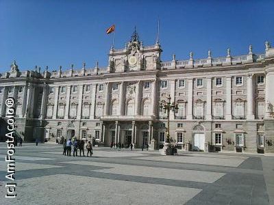 [P05] Intrarea in Palatul Regal » foto by didona_stelea
 - 
<span class="allrVoted glyphicon glyphicon-heart hidden" id="av725535"></span>
<a class="m-l-10 hidden" id="sv725535" onclick="voting_Foto_DelVot(,725535,18385)" role="button">șterge vot <span class="glyphicon glyphicon-remove"></span></a>
<a id="v9725535" class=" c-red"  onclick="voting_Foto_SetVot(725535)" role="button"><span class="glyphicon glyphicon-heart-empty"></span> <b>LIKE</b> = Votează poza</a> <img class="hidden"  id="f725535W9" src="/imagini/loader.gif" border="0" /><span class="AjErrMes hidden" id="e725535ErM"></span>