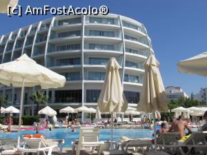 [P10] hotelul vazut dinspre piscina » foto by cris1971
 - 
<span class="allrVoted glyphicon glyphicon-heart hidden" id="av1125727"></span>
<a class="m-l-10 hidden" id="sv1125727" onclick="voting_Foto_DelVot(,1125727,18395)" role="button">șterge vot <span class="glyphicon glyphicon-remove"></span></a>
<a id="v91125727" class=" c-red"  onclick="voting_Foto_SetVot(1125727)" role="button"><span class="glyphicon glyphicon-heart-empty"></span> <b>LIKE</b> = Votează poza</a> <img class="hidden"  id="f1125727W9" src="/imagini/loader.gif" border="0" /><span class="AjErrMes hidden" id="e1125727ErM"></span>
