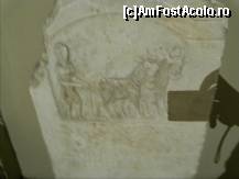 [P34] Fel de fel de pietre funerare cu diferite sculpturi si inscriptii. Acesta probabil era plugar. » foto by TraianS
 - 
<span class="allrVoted glyphicon glyphicon-heart hidden" id="av330580"></span>
<a class="m-l-10 hidden" id="sv330580" onclick="voting_Foto_DelVot(,330580,18404)" role="button">șterge vot <span class="glyphicon glyphicon-remove"></span></a>
<a id="v9330580" class=" c-red"  onclick="voting_Foto_SetVot(330580)" role="button"><span class="glyphicon glyphicon-heart-empty"></span> <b>LIKE</b> = Votează poza</a> <img class="hidden"  id="f330580W9" src="/imagini/loader.gif" border="0" /><span class="AjErrMes hidden" id="e330580ErM"></span>