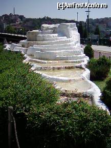 [P03] O replica a Pamukkale (Castelul de Bumbac). Acest loc este situat in centrul Turciei la cativa km distanta de orasul Denizli. In acest loc era inaint orasul Hierapolis renumit pentru baile sale cu calitati balneo-climaterice si pentru namolul cu calitati purifuicatoare » foto by Resit.family
 - 
<span class="allrVoted glyphicon glyphicon-heart hidden" id="av69839"></span>
<a class="m-l-10 hidden" id="sv69839" onclick="voting_Foto_DelVot(,69839,18405)" role="button">șterge vot <span class="glyphicon glyphicon-remove"></span></a>
<a id="v969839" class=" c-red"  onclick="voting_Foto_SetVot(69839)" role="button"><span class="glyphicon glyphicon-heart-empty"></span> <b>LIKE</b> = Votează poza</a> <img class="hidden"  id="f69839W9" src="/imagini/loader.gif" border="0" /><span class="AjErrMes hidden" id="e69839ErM"></span>