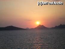 [P02] Apus de soare printre insulitele din fata Turgutreis-ului. » foto by presario
 - 
<span class="allrVoted glyphicon glyphicon-heart hidden" id="av139752"></span>
<a class="m-l-10 hidden" id="sv139752" onclick="voting_Foto_DelVot(,139752,18406)" role="button">șterge vot <span class="glyphicon glyphicon-remove"></span></a>
<a id="v9139752" class=" c-red"  onclick="voting_Foto_SetVot(139752)" role="button"><span class="glyphicon glyphicon-heart-empty"></span> <b>LIKE</b> = Votează poza</a> <img class="hidden"  id="f139752W9" src="/imagini/loader.gif" border="0" /><span class="AjErrMes hidden" id="e139752ErM"></span>