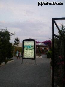 [P08] Turgutreis - intrarea la centrul comercial D-Marin din fata portului.. » foto by presario
 - 
<span class="allrVoted glyphicon glyphicon-heart hidden" id="av139758"></span>
<a class="m-l-10 hidden" id="sv139758" onclick="voting_Foto_DelVot(,139758,18406)" role="button">șterge vot <span class="glyphicon glyphicon-remove"></span></a>
<a id="v9139758" class=" c-red"  onclick="voting_Foto_SetVot(139758)" role="button"><span class="glyphicon glyphicon-heart-empty"></span> <b>LIKE</b> = Votează poza</a> <img class="hidden"  id="f139758W9" src="/imagini/loader.gif" border="0" /><span class="AjErrMes hidden" id="e139758ErM"></span>