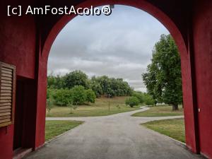 [P19] Mănăstirea Krušedol: vedere spre parcul din incintă » foto by mariana.olaru
 - 
<span class="allrVoted glyphicon glyphicon-heart hidden" id="av848090"></span>
<a class="m-l-10 hidden" id="sv848090" onclick="voting_Foto_DelVot(,848090,18407)" role="button">șterge vot <span class="glyphicon glyphicon-remove"></span></a>
<a id="v9848090" class=" c-red"  onclick="voting_Foto_SetVot(848090)" role="button"><span class="glyphicon glyphicon-heart-empty"></span> <b>LIKE</b> = Votează poza</a> <img class="hidden"  id="f848090W9" src="/imagini/loader.gif" border="0" /><span class="AjErrMes hidden" id="e848090ErM"></span>