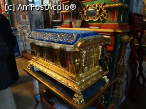 [P34] Mănăstirea Krušedol-în naosul Bisericii Buna Vestire, racla cu moaștele Sfântului Stefan Brancovic » foto by mariana.olaru
 - 
<span class="allrVoted glyphicon glyphicon-heart hidden" id="av848108"></span>
<a class="m-l-10 hidden" id="sv848108" onclick="voting_Foto_DelVot(,848108,18407)" role="button">șterge vot <span class="glyphicon glyphicon-remove"></span></a>
<a id="v9848108" class=" c-red"  onclick="voting_Foto_SetVot(848108)" role="button"><span class="glyphicon glyphicon-heart-empty"></span> <b>LIKE</b> = Votează poza</a> <img class="hidden"  id="f848108W9" src="/imagini/loader.gif" border="0" /><span class="AjErrMes hidden" id="e848108ErM"></span>