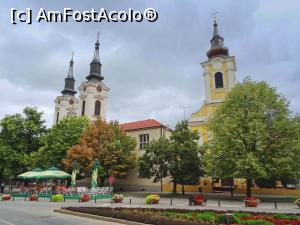 [P47] Sremski Karlovci - Biserica catolică a Sfintei Treimi (în plan apropiat) și Biserica ortodoxă cu rang de Catedrală ”Sfântul Nicolae” (în plan depărtat)  » foto by mariana.olaru
 - 
<span class="allrVoted glyphicon glyphicon-heart hidden" id="av848121"></span>
<a class="m-l-10 hidden" id="sv848121" onclick="voting_Foto_DelVot(,848121,18407)" role="button">șterge vot <span class="glyphicon glyphicon-remove"></span></a>
<a id="v9848121" class=" c-red"  onclick="voting_Foto_SetVot(848121)" role="button"><span class="glyphicon glyphicon-heart-empty"></span> <b>LIKE</b> = Votează poza</a> <img class="hidden"  id="f848121W9" src="/imagini/loader.gif" border="0" /><span class="AjErrMes hidden" id="e848121ErM"></span>