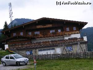 [P64] Restaurantul Loderbichl, la cota 1000 si Loganul nostru.  » foto by liviu49
 - 
<span class="allrVoted glyphicon glyphicon-heart hidden" id="av637627"></span>
<a class="m-l-10 hidden" id="sv637627" onclick="voting_Foto_DelVot(,637627,18412)" role="button">șterge vot <span class="glyphicon glyphicon-remove"></span></a>
<a id="v9637627" class=" c-red"  onclick="voting_Foto_SetVot(637627)" role="button"><span class="glyphicon glyphicon-heart-empty"></span> <b>LIKE</b> = Votează poza</a> <img class="hidden"  id="f637627W9" src="/imagini/loader.gif" border="0" /><span class="AjErrMes hidden" id="e637627ErM"></span>